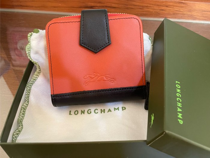 Longchamp 小羊皮 真皮皮夾 義大利帶回 經典質感 桃橘 專櫃真品 稀少 非LV Coach 專櫃都漲價了 皮革細緻 質感優秀