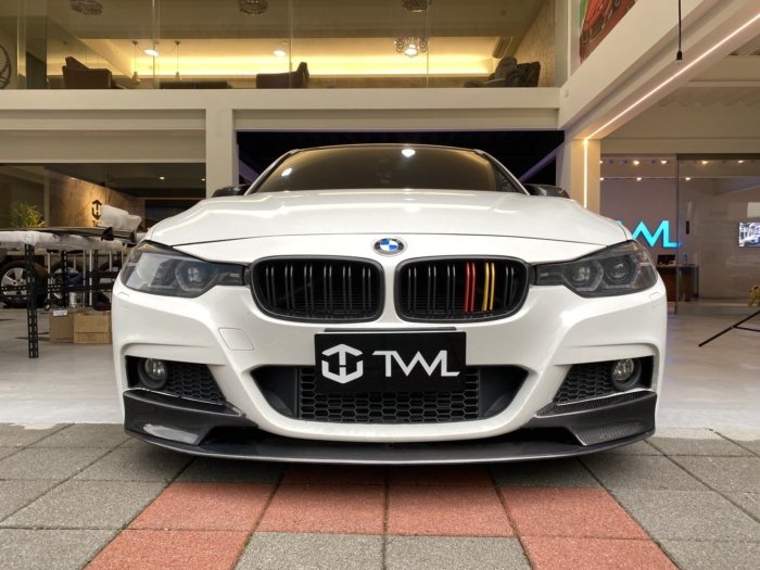 《※台灣之光※》全新BMW F30 12 13 14 15 16年美規328I鹵素升級版黑底LED魚眼光圈投射大燈頭燈組