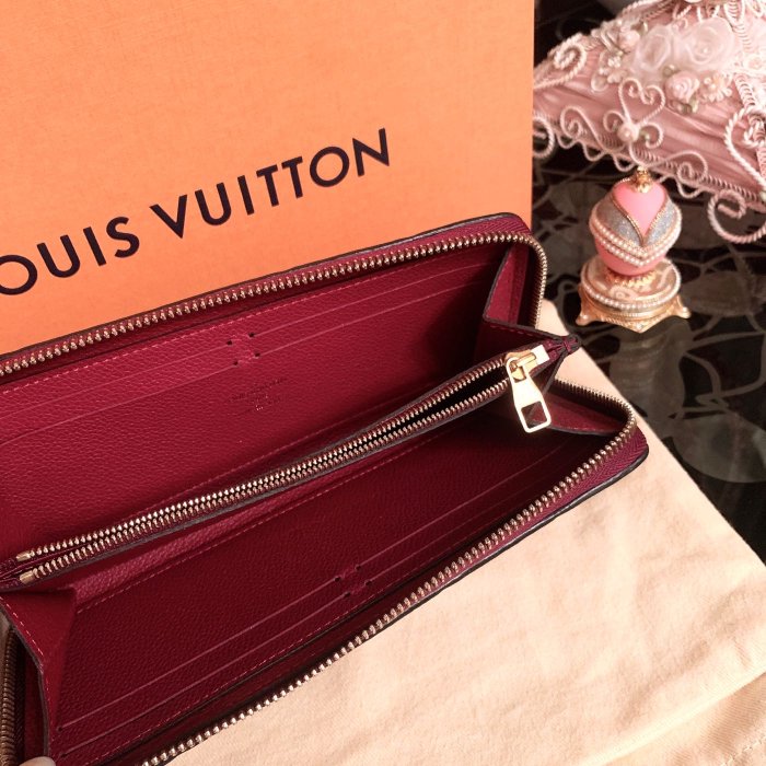 法國專櫃名牌 LV    Louis Vuitton  酒紅紫紅色 全皮革小牛皮荔枝紋 經典原花壓紋 Clemence ㄇ型 拉鍊 窄版長夾皮夾包