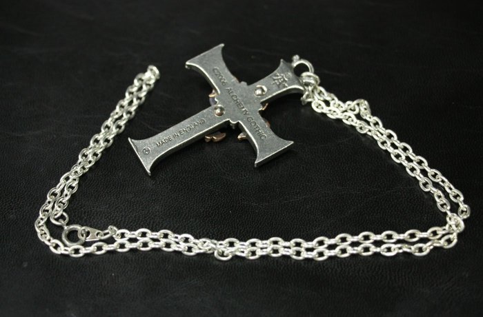 ALCHEMY Necklace 英國品牌手工飾品，No. P470 Croix de Lile 金屬銀錫合金十字架項鍊