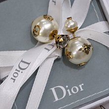 Dior E0665TRIRS Stud CD with big pearl CD 小蜜蜂珍珠耳環 白 現貨
