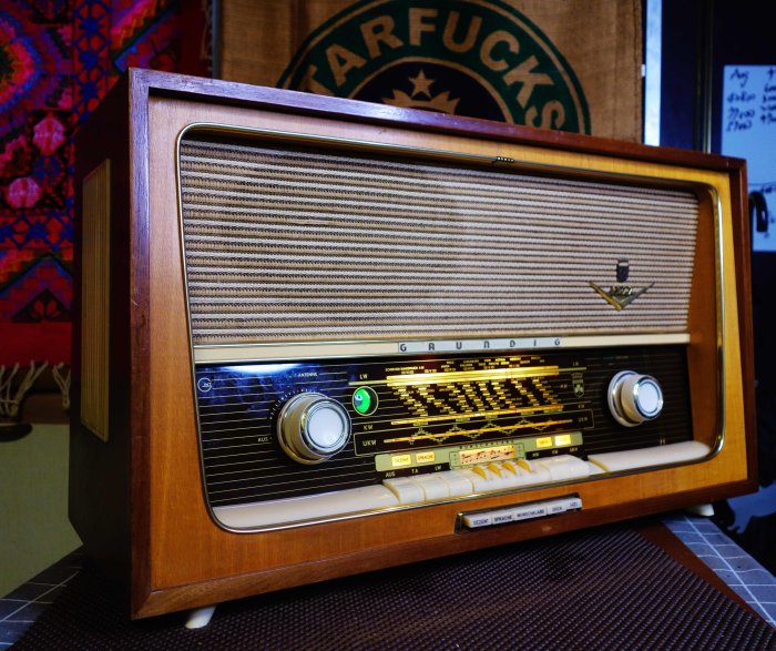 德國根德(歌蘭帝)Grundig 大型古董真空管收音機 4077系列 附MP3連接線