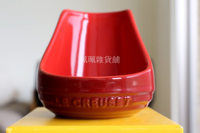 【珮珮雜貨舖】全新《LE CREUSET》陶瓷湯匙架 湯勺架 湯勺座 薄荷綠 櫻桃紅 火焰橘 薔薇粉 雪紡粉 多色任選