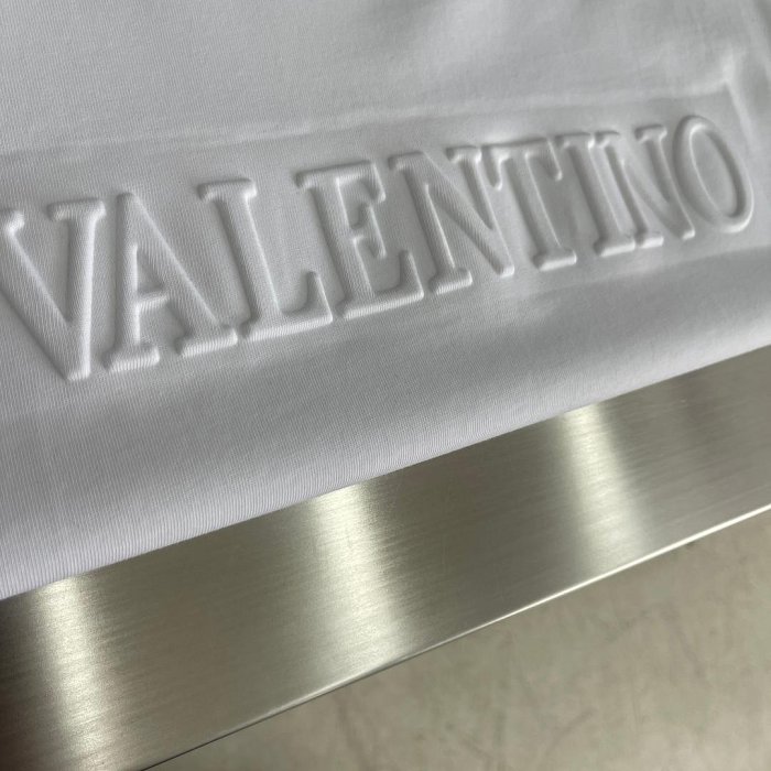 『名品站』Valentino字母壓花圓領短袖T恤英倫風型男圓領T恤 原單大牌 專櫃精品百搭鉚釘LOGO圖案Tee44AT647