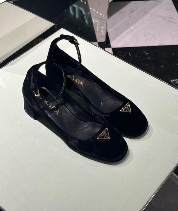 Prada/普拉達新款經典三角標瑪麗珍高跟鞋