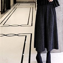 VENESSA~ 日單 SL 新款 慵懶氣質 上身加分 閃銀亮絲鑲嵌 黑色細針織百褶過膝裙 (G935)