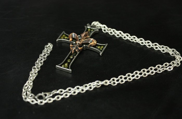 ALCHEMY Necklace 英國品牌手工飾品，No. P470 Croix de Lile 金屬銀錫合金十字架項鍊