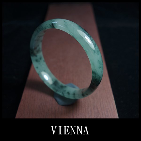 【VIENNA】《手圍18.1/13mm版寬》緬甸玉/冰種泛水深葉飄墨青翡翠/玉鐲/手鐲S@/Y10