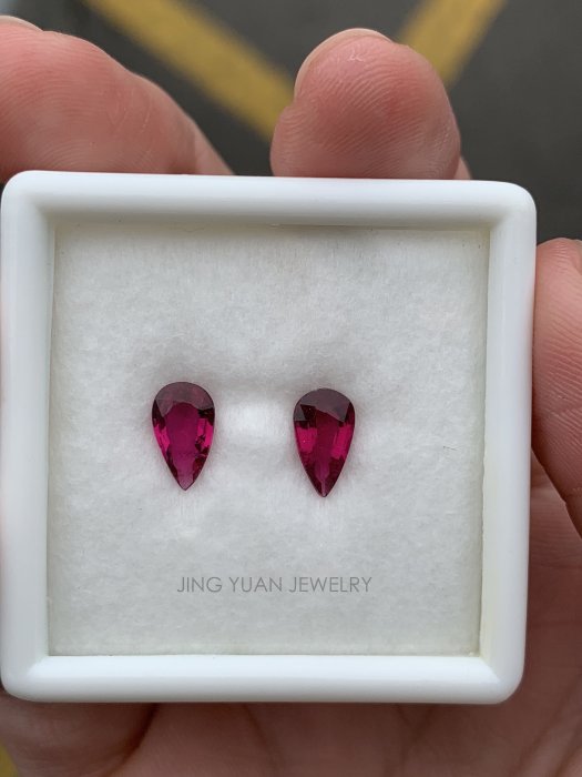 JING YUAN JEWELRY 顏色美美水滴紅碧璽ㄧ組2顆共重1.21ct 顏色漂亮 淨度通透 做垂墜耳環 超美！！！