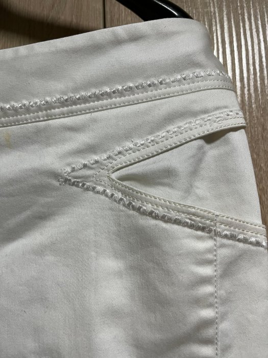 500特賣～專櫃品牌貝爾尼斯BERNIS白色八分褲