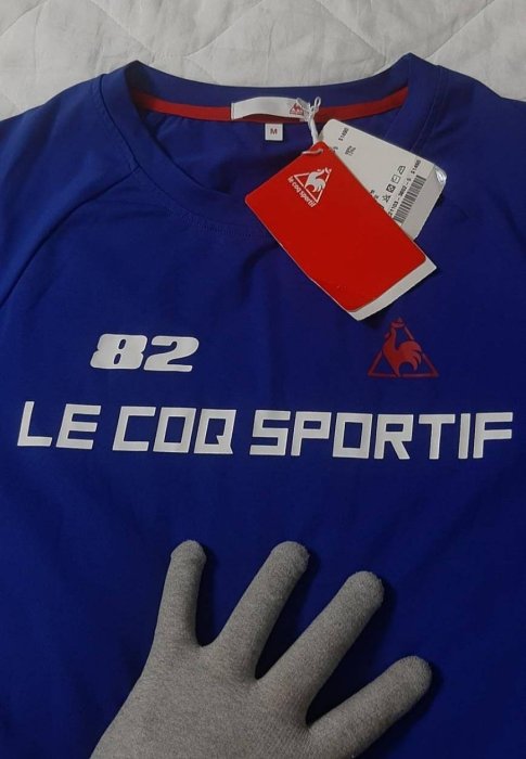 全新正品LE COQ SPORTIF 男藍色燙印LOGO彈性圓領短袖T恤M