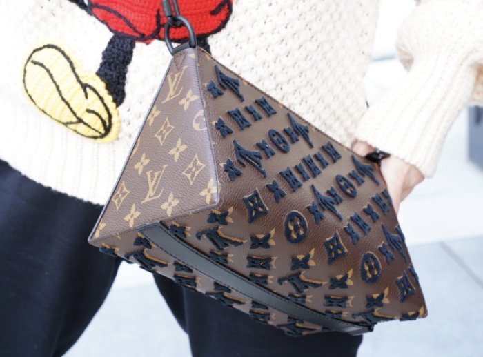 Louis Vuitton M45070 Triangle Messenger 三角型郵差包 黑老花