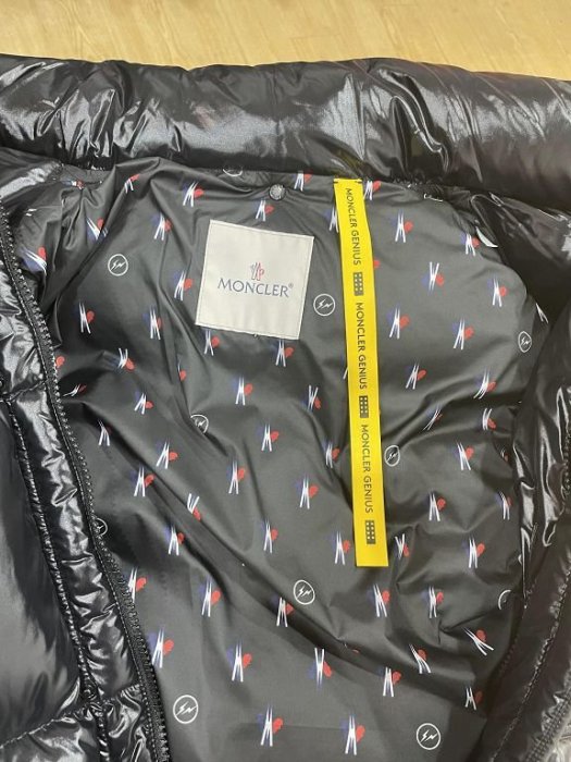 BLACK近全新MONCLER x FRAGMENT台灣唯一FF羽毛馬賽克閃電連帽可拆羽絨背心