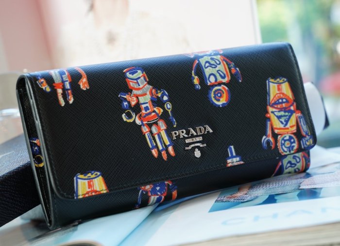 Prada 1MH1322 wallet 機器人前扣長夾 附卡片夾 黑 現貨