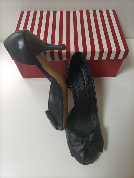 專櫃品牌AS旗下Melrose 系列真皮黑色蝴蝶結魚口高跟鞋
