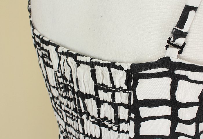 ◄貞新二手衣►MOMA 專櫃 白色格紋平口細肩帶棉質洋裝M號(15217)