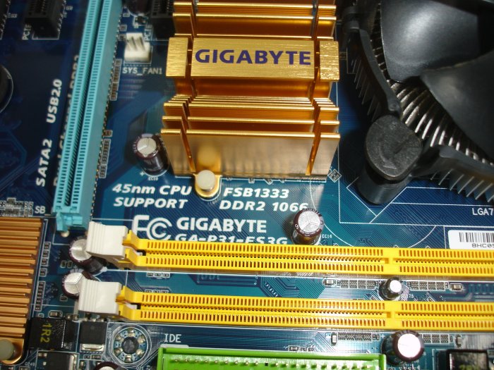 技嘉GA-P31-ES3G主機板 + Intel Pentium E5400 2.7G雙核心CPU含風扇