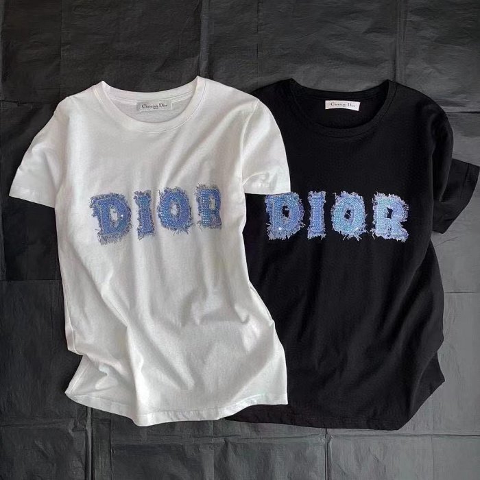 Dior CD T恤 經典字母印花烫钻设计上別緻！滿滿細節，百搭，非常好看✨