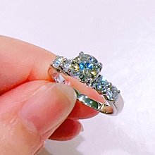 99040 大千典精品 秦老闆 流當品 天然鑽石戒指 圓鑽0.80克拉 H色 簡約大方 排鑽設計 平時配戴 求婚婚戒 情人節禮物 推薦