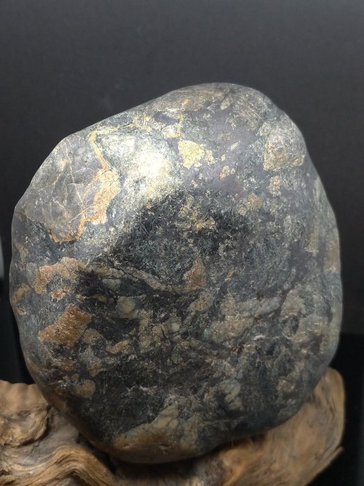 花東玉石~早期石~花蓮浮筋金瓜石~1080公克