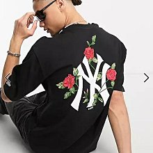 (嫻嫻屋) 英國ASOS-New Era  New York Yankees玫瑰印花黑色短袖上衣AA24