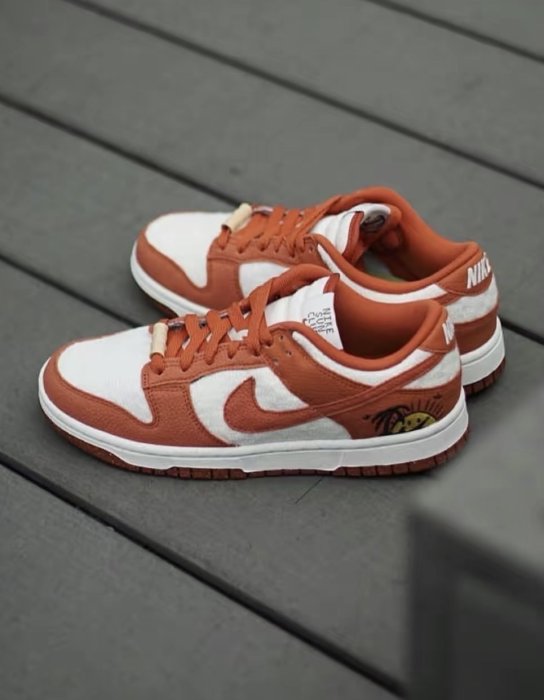 第一ネット Look Nike First WMNS Dunk Orange Nike Dunk at Sun Low ...