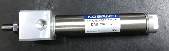 KOGANEL 小金井 標準方蓋氣缸 DAB20x50-2。1/8PT牙  固定M6螺絲距離22mm