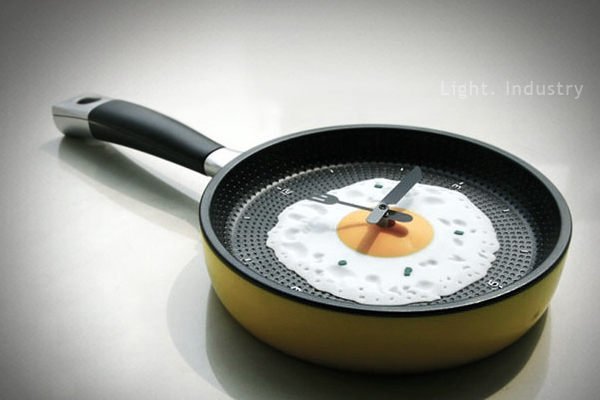【 輕工業家具 】創意荷包蛋煎鍋掛鐘-煎蛋平底鍋煎鍋設計時鐘鬧鐘zakka雜貨