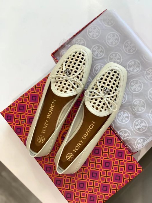 ╭☆包媽子店☆ TORY BURCH Charm Woven Loafer 夏季牛皮休閒鞋新品 ((上班好穿))