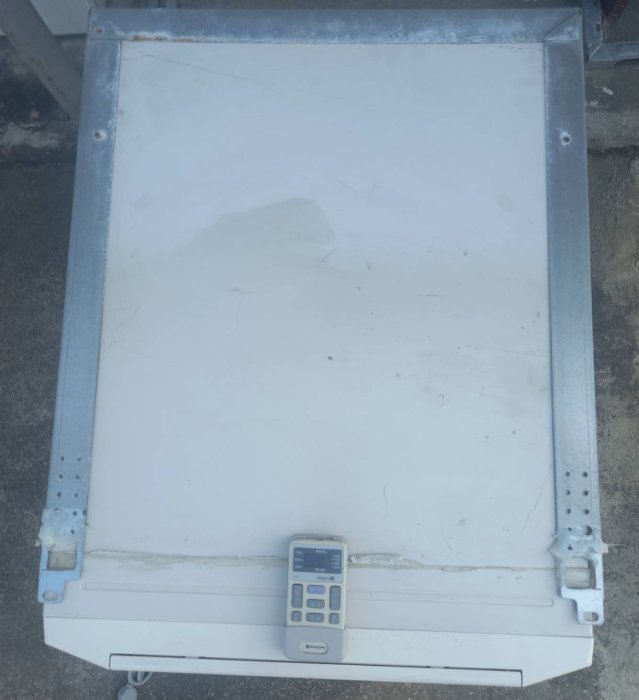 中古二手日立窗型冷氣機2.2KW(2018年)