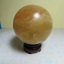 【競標網】天然2A黃冰洲水晶球886公克88mm(贈座)(天天處理價起標、價高得標、限量一件、標到賺到)