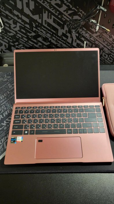 微星14吋MSI Prestige 14 EVO Pink A11M玫瑰粉紅金16GB DDR4/512GB SSD/i7十一代處理器/少用，9成新，原廠粉紅包