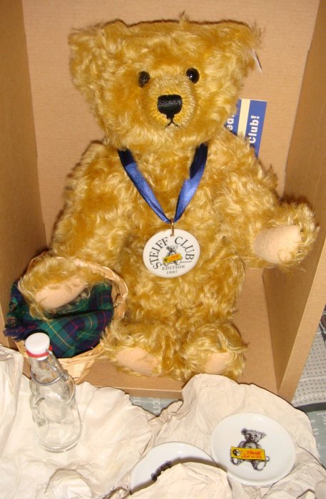 STEIFF 1997年CLUB TEDDY BEAR(Picknick),全新品/非SNOOPY,KITTY,芭比
