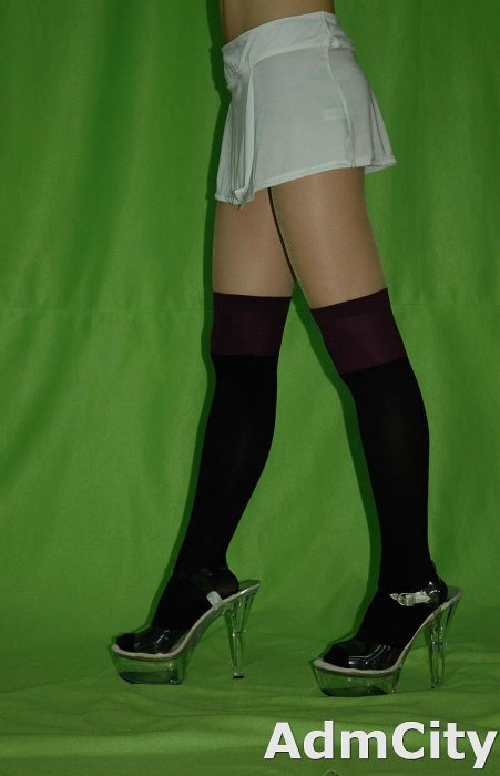 韓系風格超彈性雙色拼接柔軟天鵝絨過膝襪 黑/紫 Y3242755-1