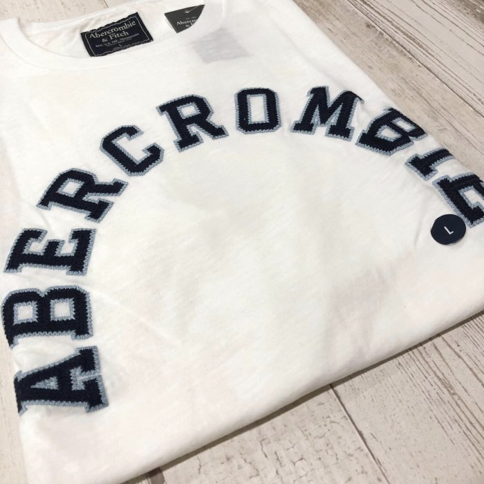 Maple麋鹿小舖 Abercrombie&Fitch ＊ AF 白色電繡字母短T ＊ ( 現貨L號 )