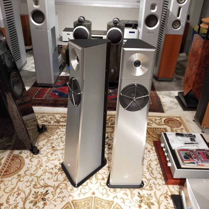 * 銘鋒音響社 * YG Acoustics Carmel MK1 精巧的落地喇叭˙ 9成新