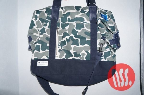 特價「NSS』adidas Originals BLUE Camo Weekender Bag 迷彩 側背包 手提包