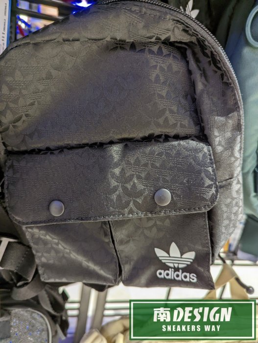 南🔥2022 10月  ADIDAS OG MINI BACKPACK 雙肩包 後背包 三葉草 滿版 黑 HK0130