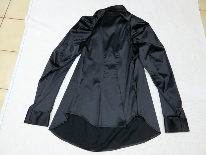 美國正規精品 Vivienne Westwood假二件式造型長袖上衣 94%new出清價$300起(5日標)