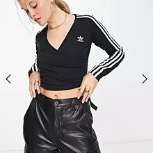 (嫻嫻屋) 英國ASOS-adidas Originals黑色交叉V領三條線LOGO長袖短版上衣 EF23