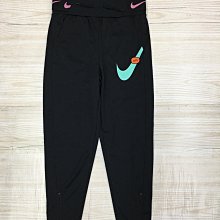 【愛莎＆嵐】 NIKE 女童 黑色鬆緊LOGO印花長褲/XS 11303 27