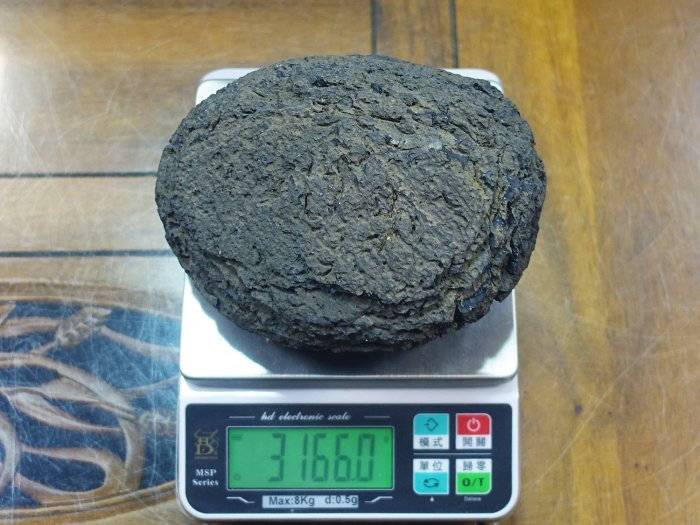 §能量礦石§ 印尼隕石 Agni Manitite 火山玻璃 3166g 神聖之火的珍珠 烈火石