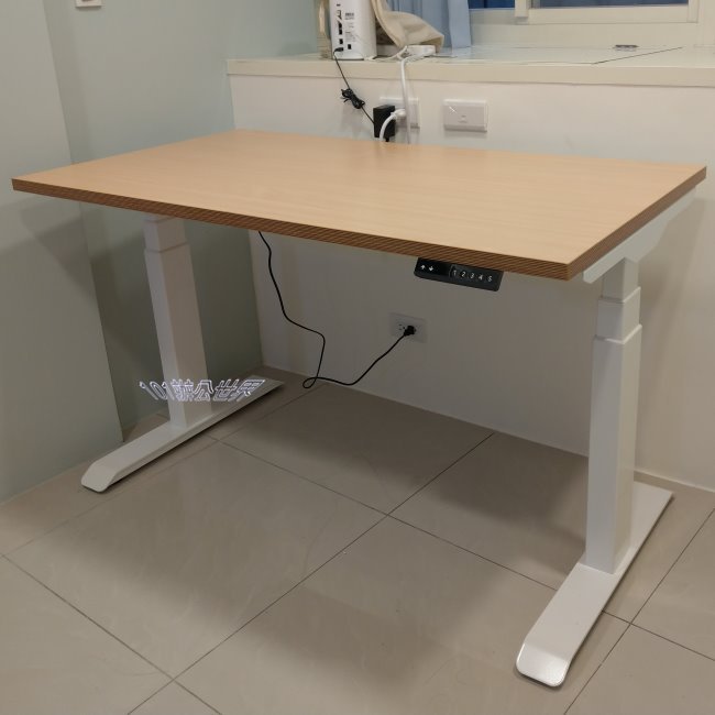 【〜101辦公世界〜】KL電動式升降桌~可任意調整高度...創造舒適工作環境#112