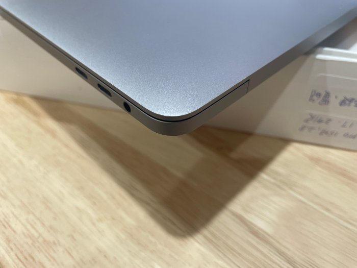 台中 2017年 MacBook Pro 15吋 i7 (2.9) 16G 1TB  英文鍵盤 灰色 太空灰  241次