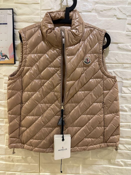 Moncler 女生羽絨背心（米色3號）20G色 黃光燈拍有色差