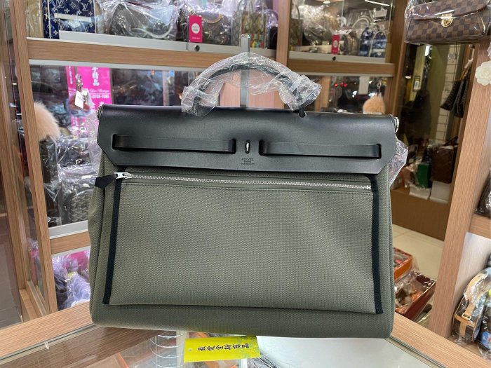 ☆最愛二手精品☆ HERMES ZIP HERBAG 39cm 全新愛馬仕軍綠色帆布拼黑色皮革銀釦兩用包肩背包手提包 39 C3588 橫式寬版男款男用新款