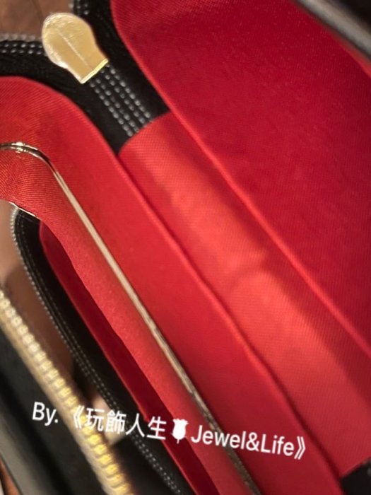 品牌VIP經典贈品MAKE UP系列💯 CHANEL 香奈兒 超美 黑色 金扣 改造口紅包 硬包 小廢包 斜背包