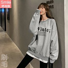 【V3689】SMILE-秋日街頭．字母印花假兩件寬鬆內刷毛圓領上衣