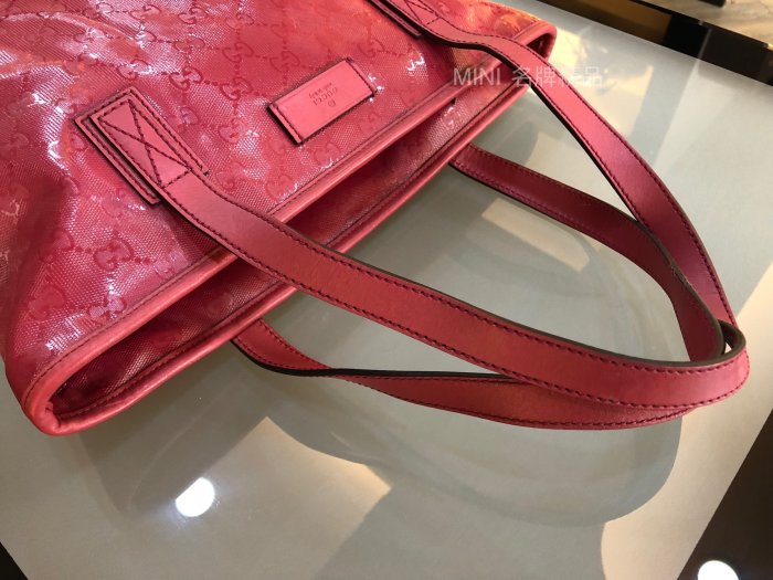 ::MINI名牌精品店:: GUCCI 211138 小款 桃紅色 PVC 亮面防潑水 拉鍊 肩背 購物包 托特包9成新