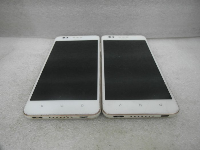 [快樂99]-HTC  D10u 兩支手機 [電池缺失.其他請自行檢測.標到賺到]-99元起標(N126)